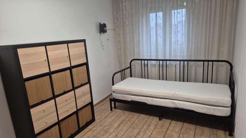 Salajan, Titan, metrou Nicolae Grigorescu.