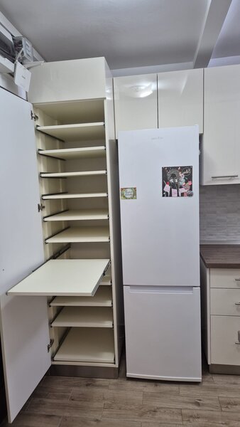 Salajan, Titan, metrou Nicolae Grigorescu.